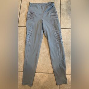 Old Navy Active Gray Go Dry Leggings. Size: Small